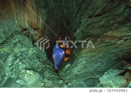 龍泉洞　第三地底湖　岩手県岩泉町 107450961