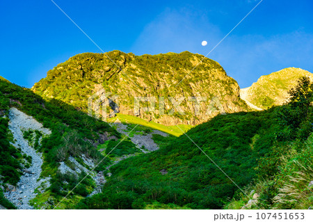 長野県の日本百名山槍ヶ岳登山 天狗原のモルゲンロート 長野県の日本百名山槍ヶ岳登山 天狗原のモルゲンロート 107451653