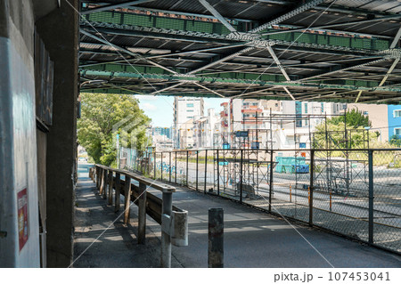 昭和にタイムスリップしたような佇まいの阪急中津駅周辺の写真素材 [107453041] - PIXTA