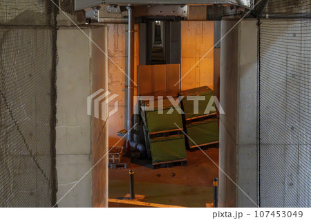 昭和にタイムスリップしたような佇まいの阪急中津駅周辺の高架下 昭和にタイムスリップしたような佇まいの阪急中津駅周辺の高架下 107453049