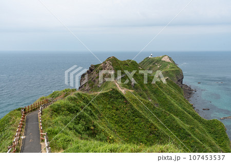 北海道の神威岬の遊歩道と灯台 北海道の神威岬の遊歩道と灯台 107453537