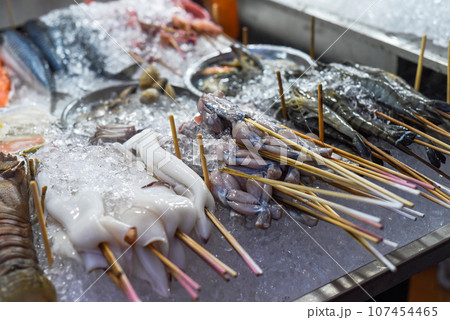 Many  raw frogs in Jalan Alor street food in Kuala Lumpur 107454465
