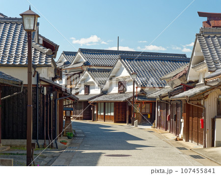 兵庫県 丹波篠山市 河原町妻入商家群の町並み 107455841