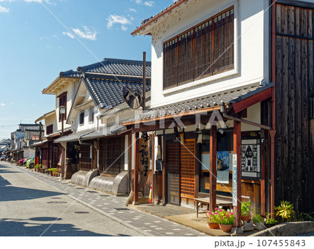 兵庫県 丹波篠山市 河原町妻入商家群の町並み 107455843