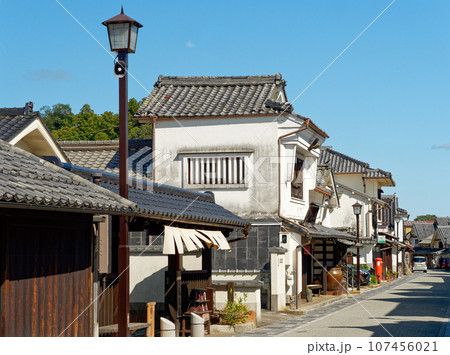 兵庫県 丹波篠山市 河原町妻入商家群の町並み 107456021