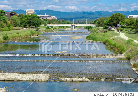 二条大橋から丸太町橋を望む 107456303