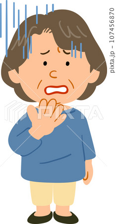 青ざめる青いカットソーを着たシニアの女性 全身 青ざめる青いカットソーを着たシニアの女性 全身 107456870