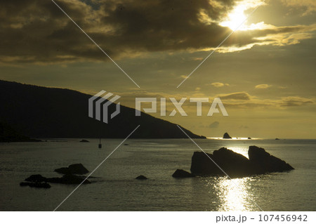 奄美大島・大和村の夕景 107456942