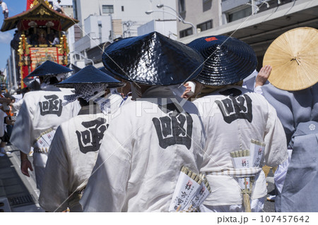 京都　祇園祭の山鉾巡行　函谷鉾（かんこぼこ） 107457642