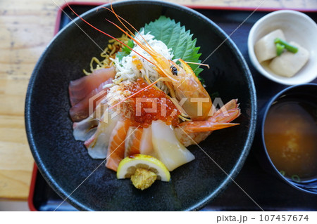 美味しい海鮮丼 美味しい海鮮丼 107457674