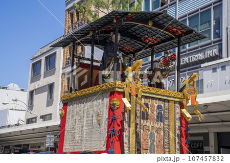 京都 祇園祭の山鉾巡行 郭巨山(かっきょやま) 京都 祇園祭の山鉾巡行 郭巨山(かっきょやま) 107457832