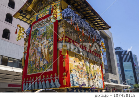 京都 祇園祭の山鉾巡行 鶏鉾(にわとりほこ) 京都 祇園祭の山鉾巡行 鶏鉾(にわとりほこ) 107458118