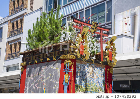 京都　祇園祭の山鉾巡行　霰天神山（あられてんじんやま） 107458292