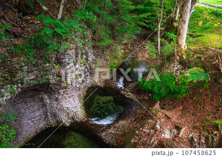 上田市霊泉寺温泉 稚児ヶ淵 107458625