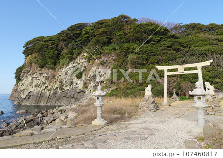 越前海岸　雄島の大湊神社入口 107460817