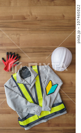 初心者マークと作業服・未経験者歓迎イメージ|建設業・警備員・ガードマン 初心者マークと作業服・未経験者歓迎イメージ|建設業・警備員・ガードマン 107460822