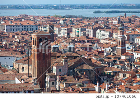 Aerial view of the Church of San Salvatoree in Venice 107461066