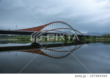 Bicycle path along Yeongsangang River 107464484