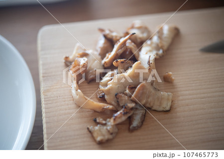 ヒラメの縁側の塩焼き ヒラメの縁側の塩焼き 107465773