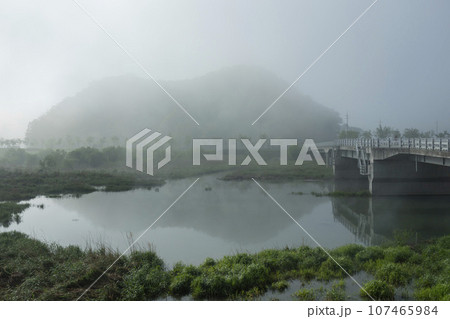 Bicycle path along the Seomjingang River 107465984