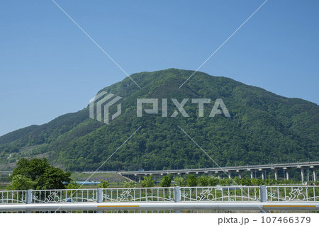 Bicycle path along the Seomjingang River 107466379