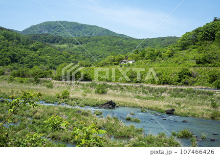 Bicycle path along the Seomjingang River 107466426