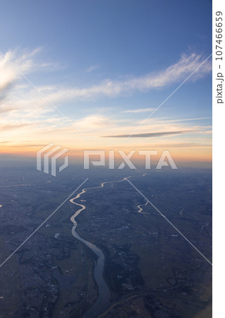 空から見た関東平野の夕景 空から見た関東平野の夕景 107466659
