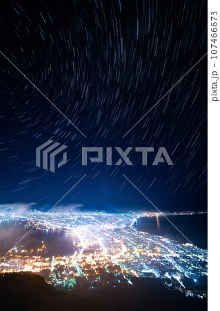 函館の夜景と星空 107466673