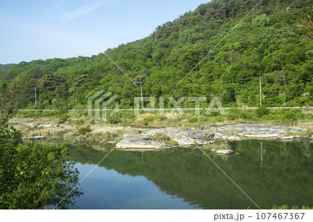 Bicycle path along the Seomjingang River 107467367
