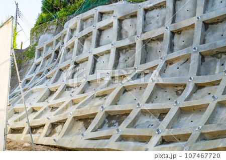 京都市内の工事中の法枠工 急傾斜地対策 京都市内の工事中の法枠工 急傾斜地対策 107467720