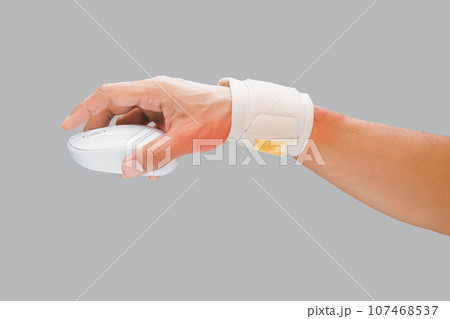 wrist pain 107468537