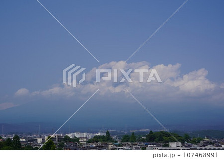 世界文化遺産・日本一の富士山・静岡県朝霧高原 107468991