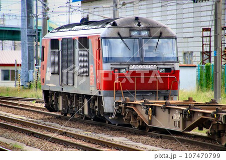 北の大地を縦横無尽に大活躍… 北海道の物流をコンテナ貨物列車で支えるDF200ディーゼル機関車 107470799