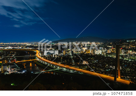 池田五月山の秀望台から見る夜景,10月、池田市、日本 107471858