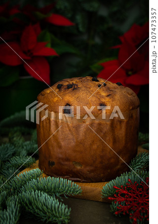 Christmas cake and Poinsettia flower 107473357