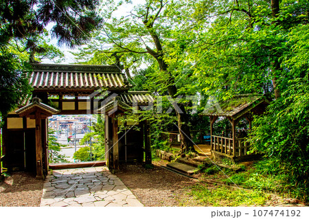 杜の都仙台 大年寺山公園 大年寺 惣門と手水舎 杜の都仙台 大年寺山公園 大年寺 惣門と手水舎 107474192