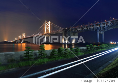 【香川県】瀬戸大橋記念公園から見た「瀬戸大橋」の夜景（ライトアップ） 107474704