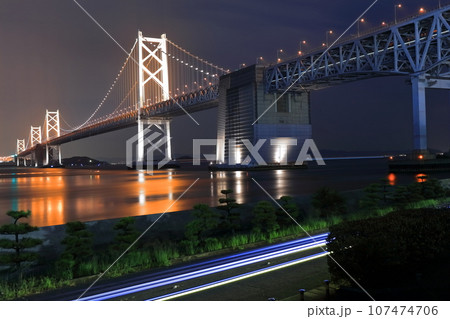【香川県】瀬戸大橋記念公園から見た「瀬戸大橋」の夜景（ライトアップ） 107474706
