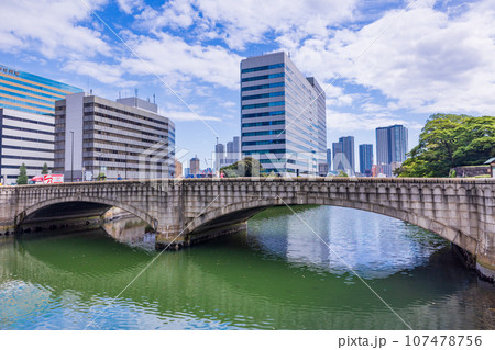 (東京都)初秋の浜離宮恩賜庭園・大手門橋 (東京都)初秋の浜離宮恩賜庭園・大手門橋 107478756