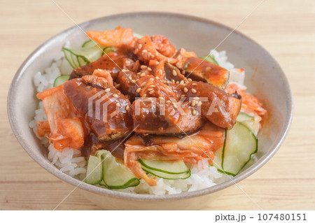鰹とキムチのコチュジャン丼 鰹とキムチのコチュジャン丼 107480151