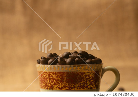 コーヒー豆 カップ 107480430