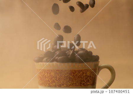 コーヒー豆 カップ 107480451