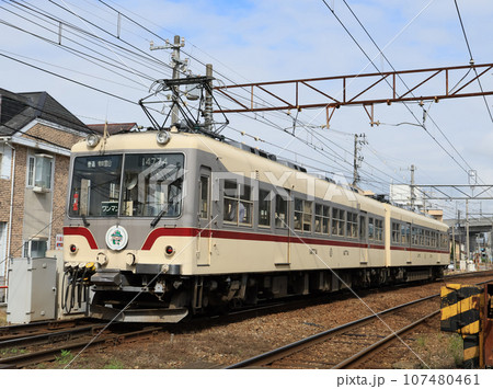 富山地方鉄道 稲荷町駅の14760形電車 富山地方鉄道 稲荷町駅の14760形電車 107480461