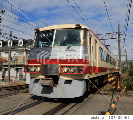 富山地方鉄道　稲荷町駅付近を走る16010形電車 107480462