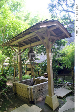 江戸時代、農家の井戸 107481102