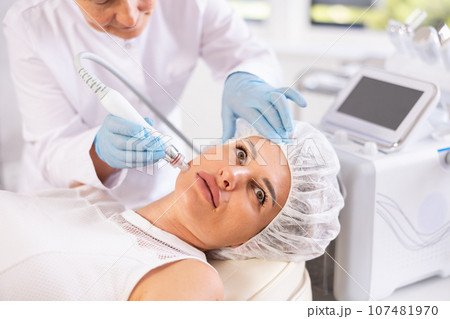 RF lifting and deep hydration for facial skin on young woman in clinic 107481970