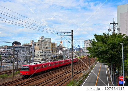 《愛知県》名古屋都市風景　熱田区六野歩道橋から見た風景　JR東海道線と名古屋鉄道 107484115