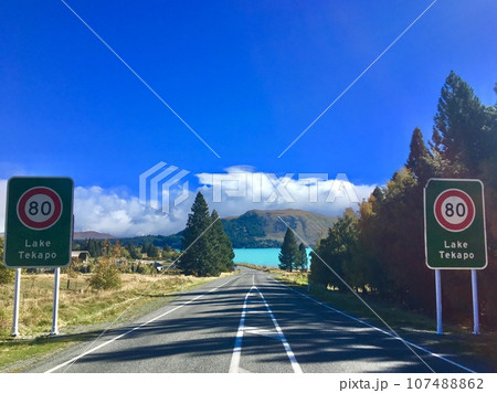 テカポ湖へと続く道 107488862