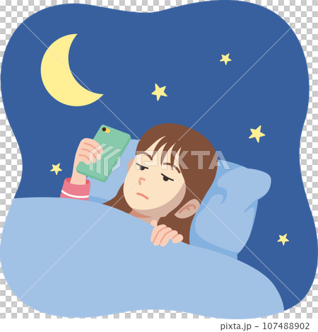 寝ながらスマホ　若い女性　アップ 107488902
