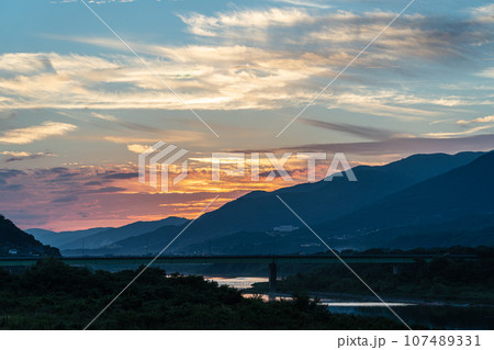 吉野川　四国三郎　徳島県　夕焼け空 107489331